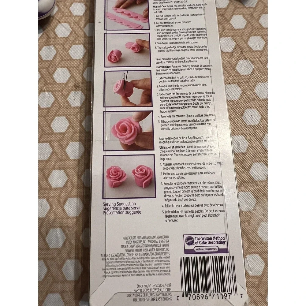 Wilton EASY BLOOMS  FLOWER & BORDERS‎ CUT-OUT Plastic  Rose